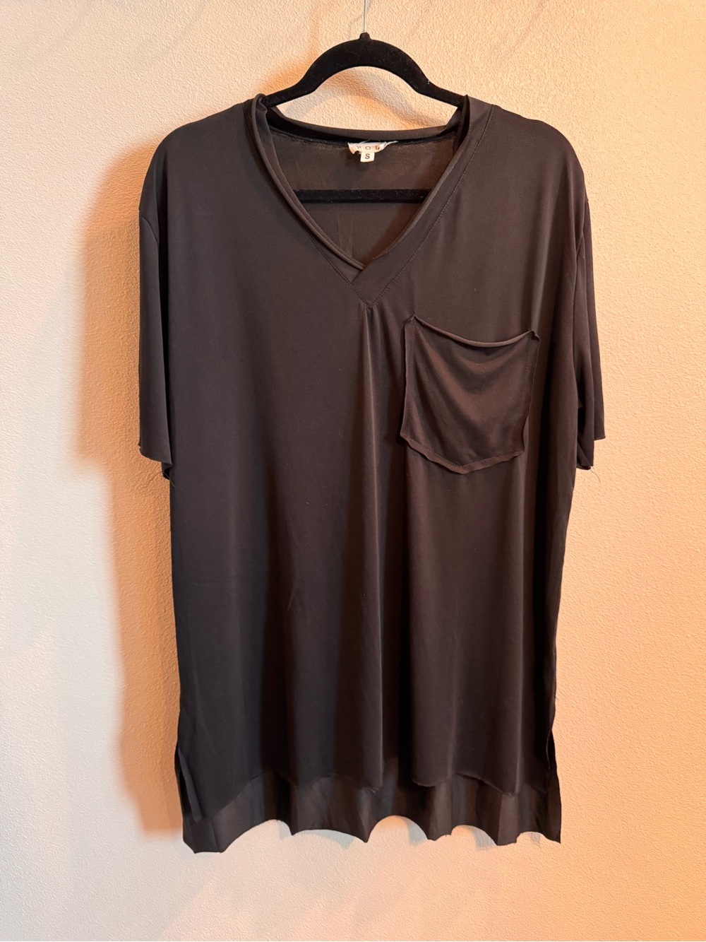 ⭐ 2/$20 POL Oversized Black V-Neck Raw Hem Pocket Tee